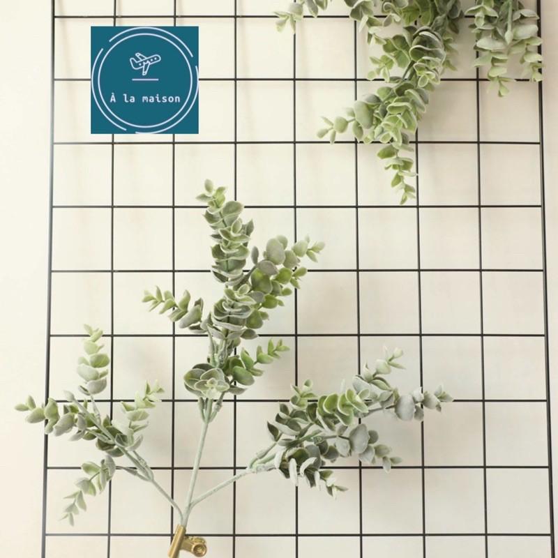 Cành lá khuynh diệp 62cm phủ tuyết dùng trong thiết kế hoa cô dâu, hoa lá trang trí nhà cửa
