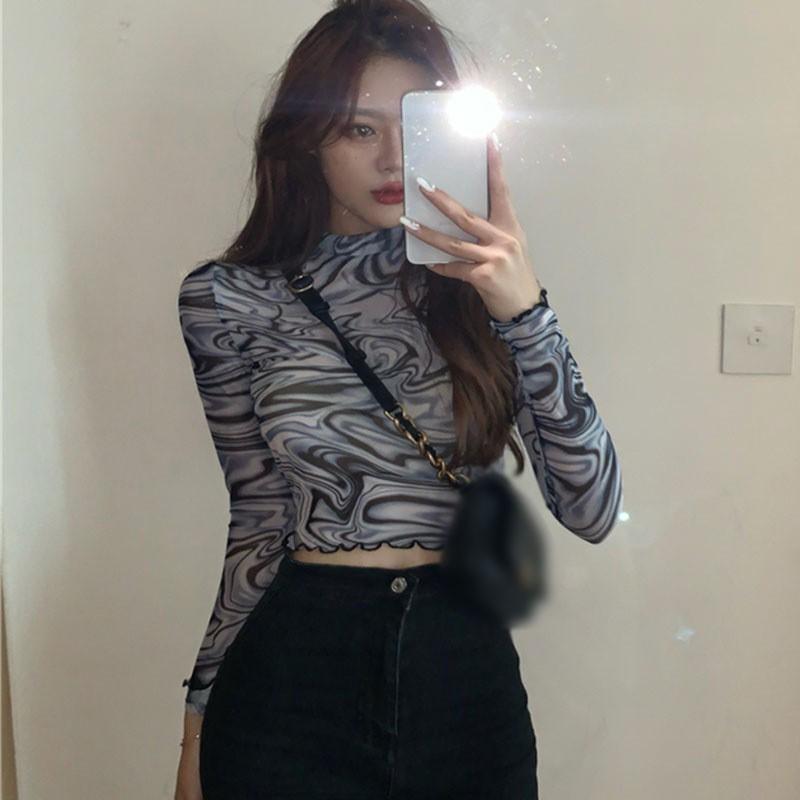 Áo thun tay dài dáng ôm in hoa văn độc đáo cho nữ