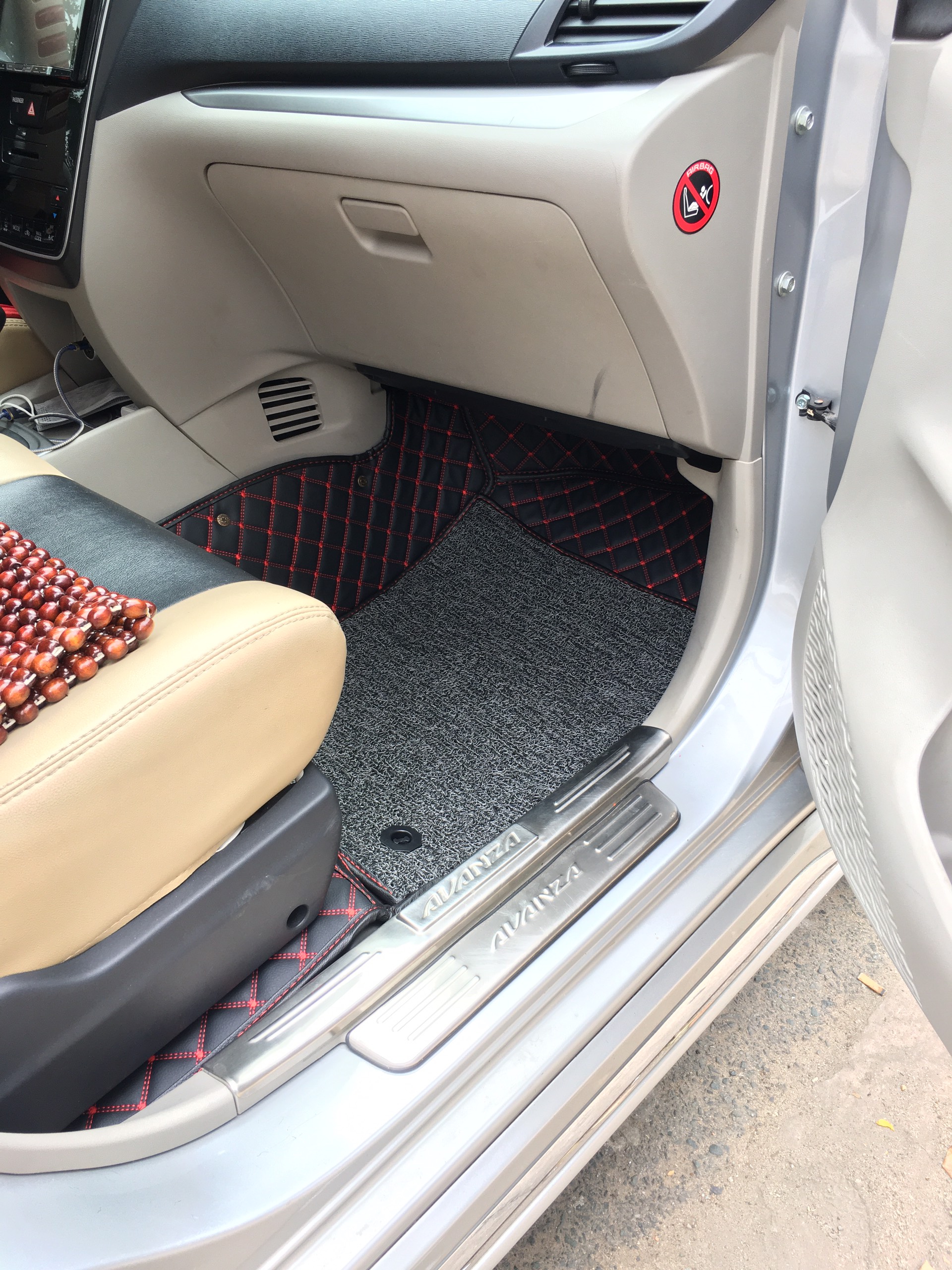 Thảm sàn ô tô 6D dành cho xe Toyota Avanza2019 da Thường màu T2.2 + R3 hình ảnh thật chụp bằng điện thoại không chỉnh sửa có video hướng dẫn lắp đặt tại nhà
