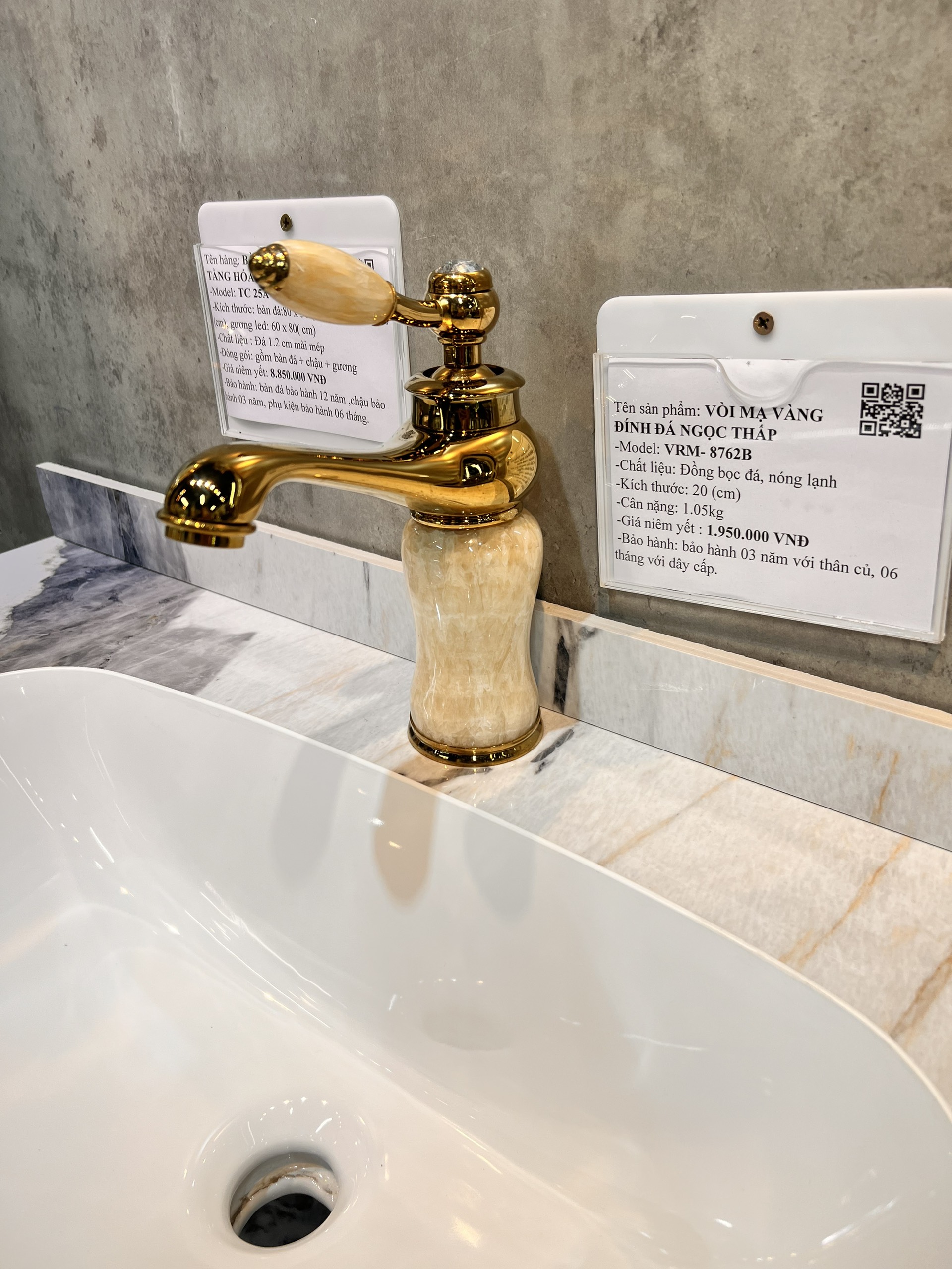 Vòi rửa mặt nóng lạnh mạ vàng bọc đá ngọc thân thấp GR8762B (Sang trọng, quý phái)