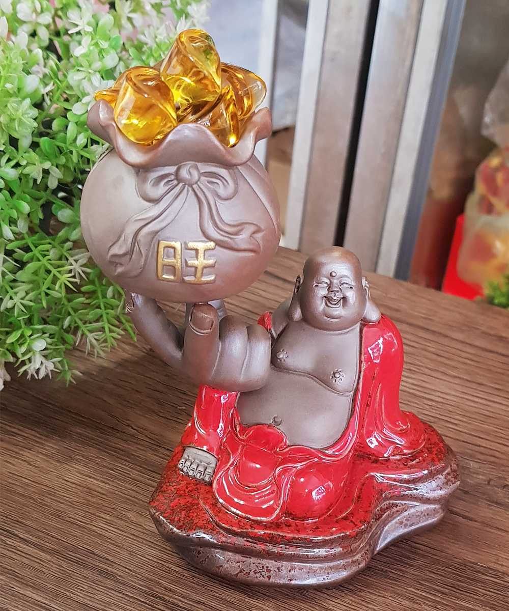 Tượng Di Lặc tử sa mẫu ngồi tay nâng túi càn khôn kèm 15 thỏi vàng 2.5cm