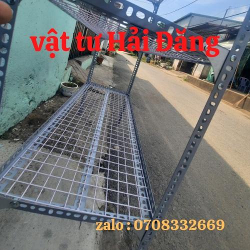 kệ sắt v lỗ 3 tầng (Rộng 0,3M x Dài 0,8M - 1M - 1,2M x Cao 0,9M - 1,2M - 1,5M) vỉ lưới ô vuông,kệ vỉ lưới