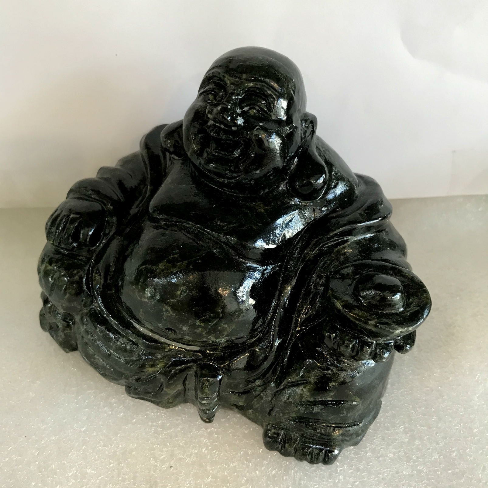Phật để xe hơi phật di lặc ngọc Việt Nam đá tự nhiên màu đen canxite đen cho người mệnh Kim và Thủy nặng 1kg cao 12 cm
