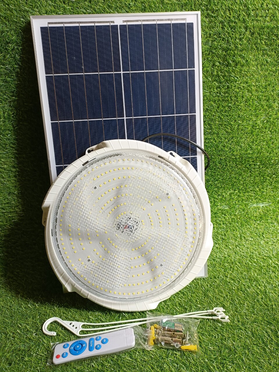 Đèn Năng Lượng Mặt Trời Solar Lamp 300W- Đèn Chống Lóa 300W  | Sản phẩm sử dụng 100% năng lượng mặt trời, có điều khiển từ xa tiện lợi và thông minh