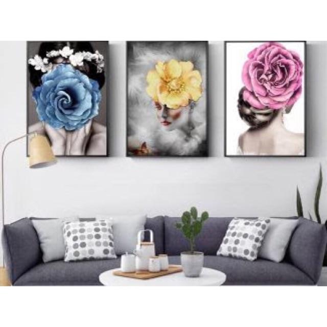 Tranh canvas cô gái và hoa kt 40x60cmx 3 bức