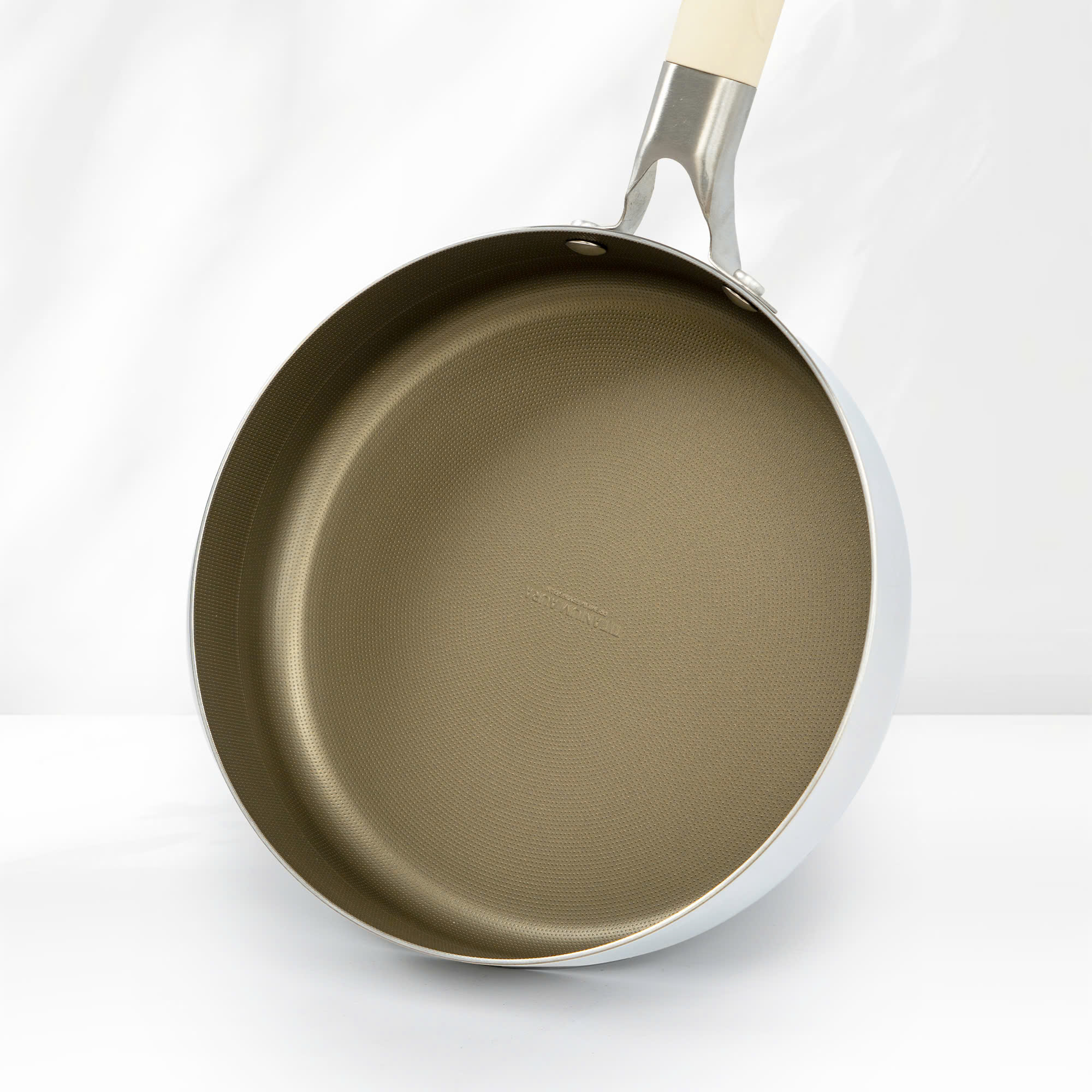 Chảo Titanium Aura Haatz HTA726 Size 26cm, inox 316, Chống Dính Tự Thân, Bền Bỉ, Dùng Cho Mọi Loại Bếp - Hàng Chính Hãng
