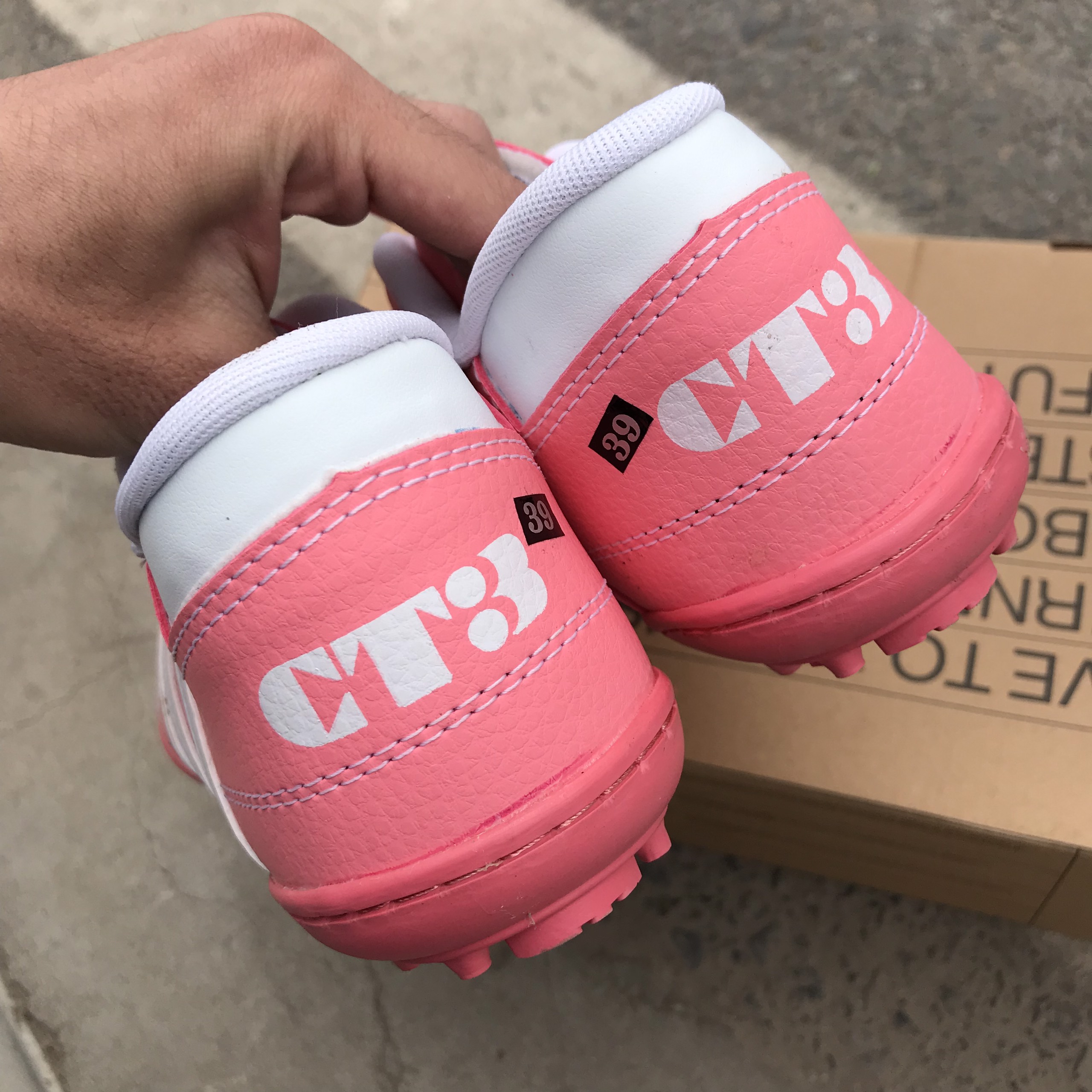 Đôi giày đá banh chất lượng CT3 VN cao cấp hồng