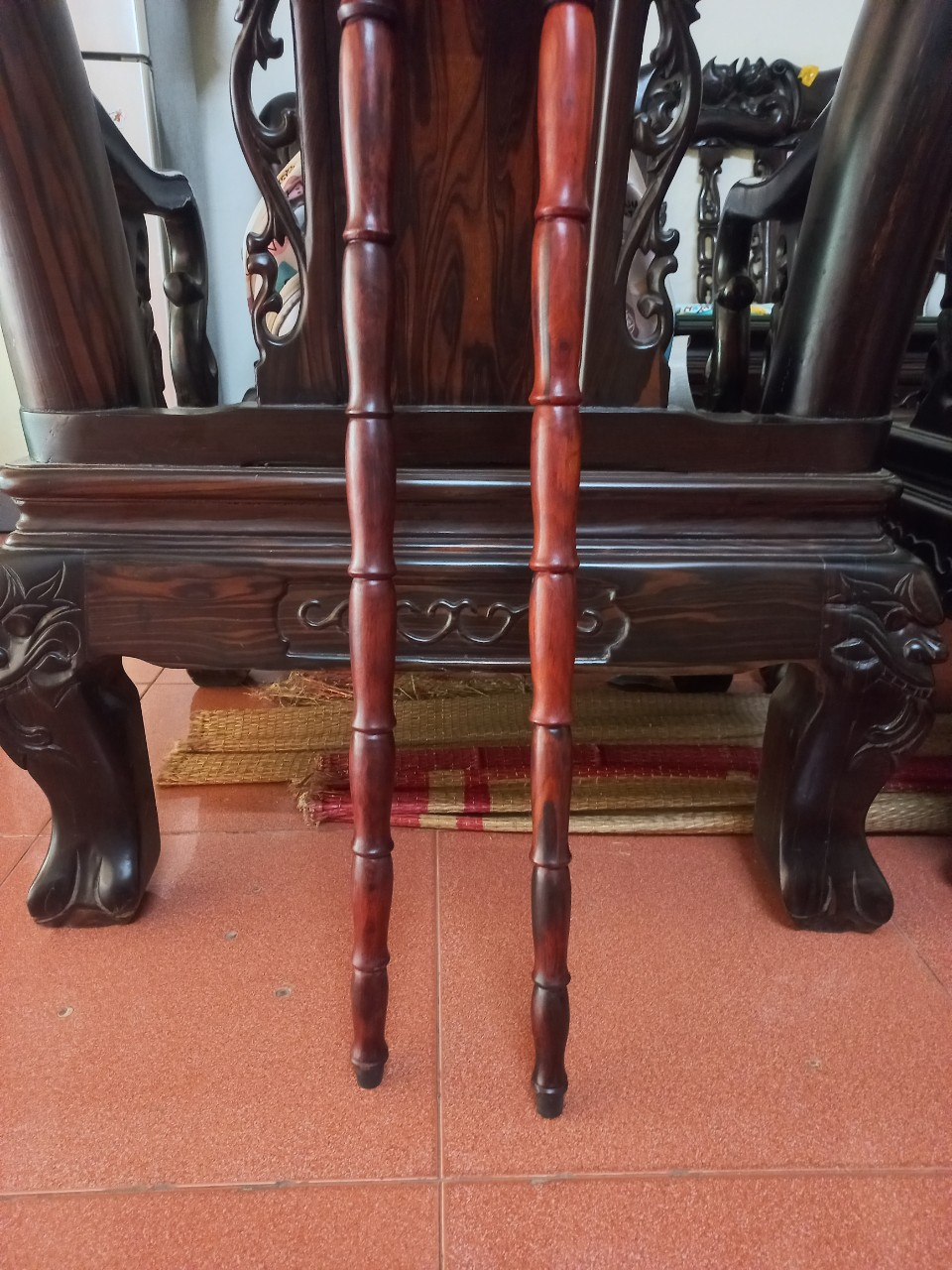 Gậy batong hỗ trợ đi lại dành cho người già bằng gỗ trắc đỏ đen kt 90×13×3.5cm
