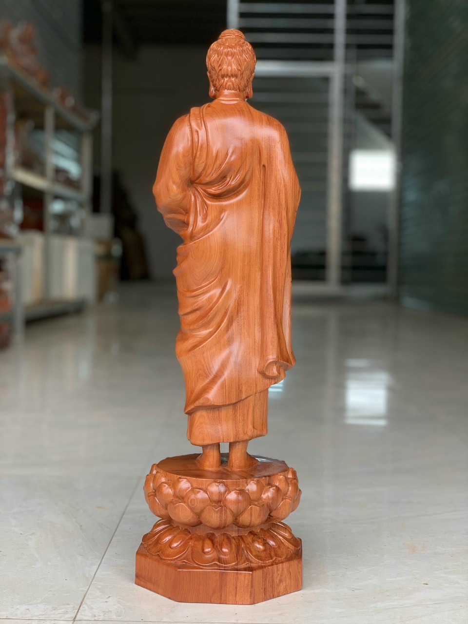 Tượng phật thích ca khất thực bằng gỗ hương đá cao 60cm