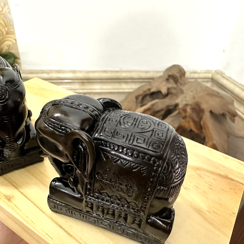 Cặp 2 tượng voi đá phong thủy trang trí dáng vòi voi hướng xuống ý nghĩa cầu Thọ - Cao 6cm - Nâu đen