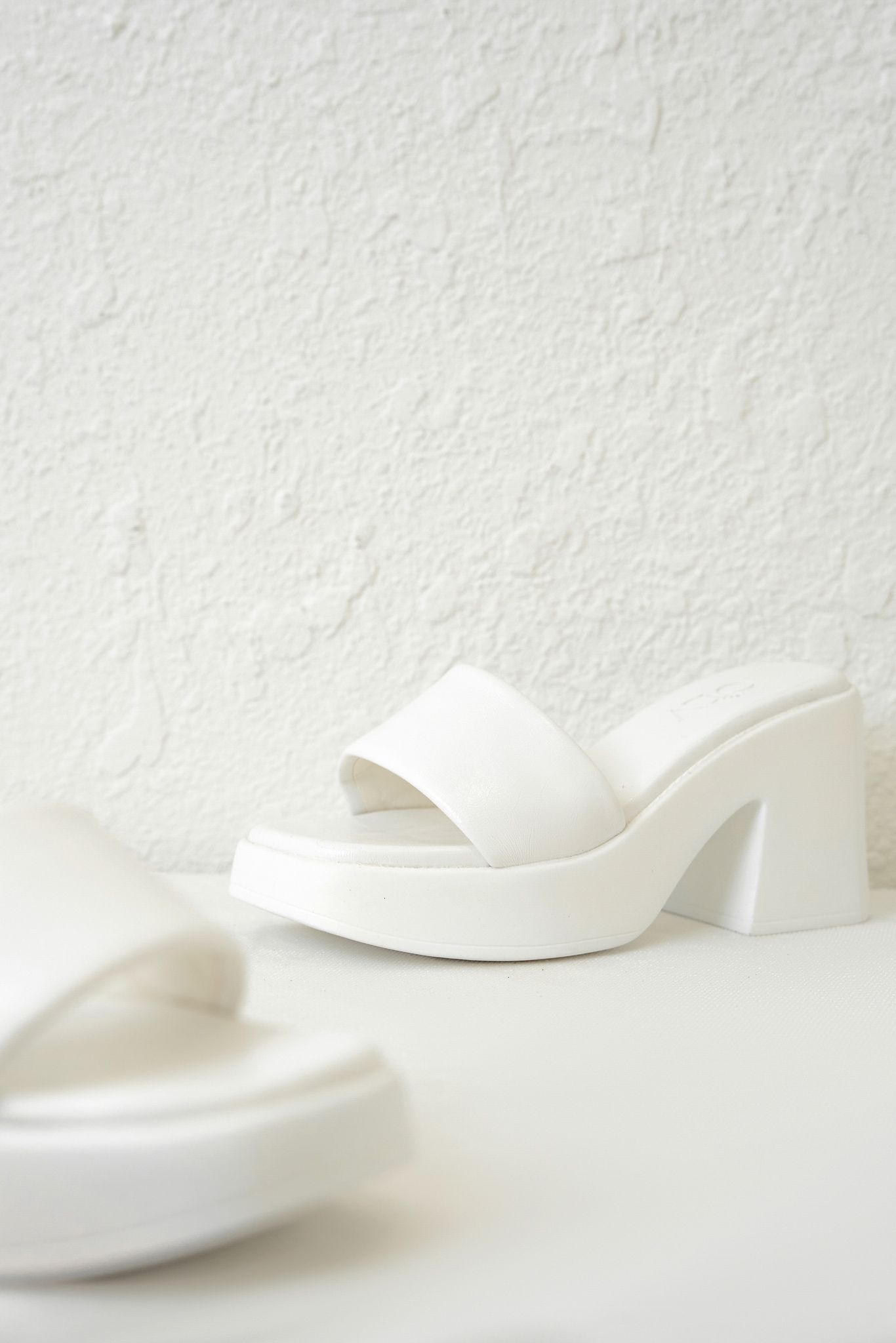 OLV - Giày Christa White Heels