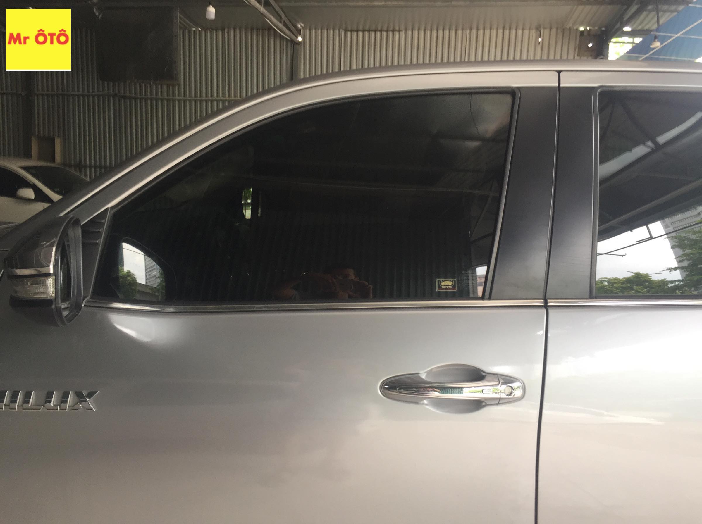 Rèm Che nắng xe Toyota Hilux 2015-2018 loại 1 có hút nam châm, Vải dày dặn, chống nắng tuyệt đối