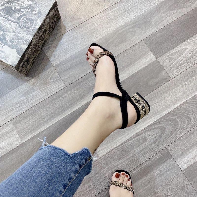 SANDAL DA LỘN QUAI VIỀN ĐÁ XOẮN - 4P