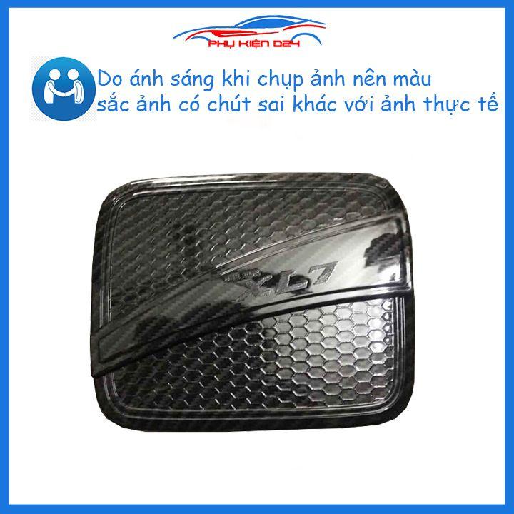 Ốp nắp bình xăng Suzuki XL7 2020-2021 vân cacbon chống trầy trang trí ô tô