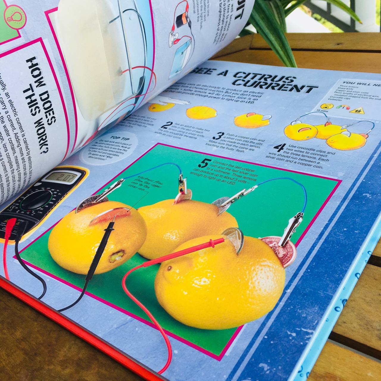 DK Science Experiments : Loads of Explosively Fun Activities You Can Do !