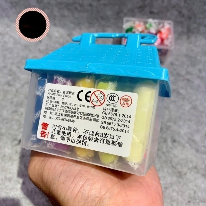 Đất Nặn Nhiều 14 Màu - Chất Liệu An Toàn - Có Khuôn Kèm - 14 - 01 Hộp Nhựa Có Quai Xách Giao Màu Ngẫu Nhiên - 7022