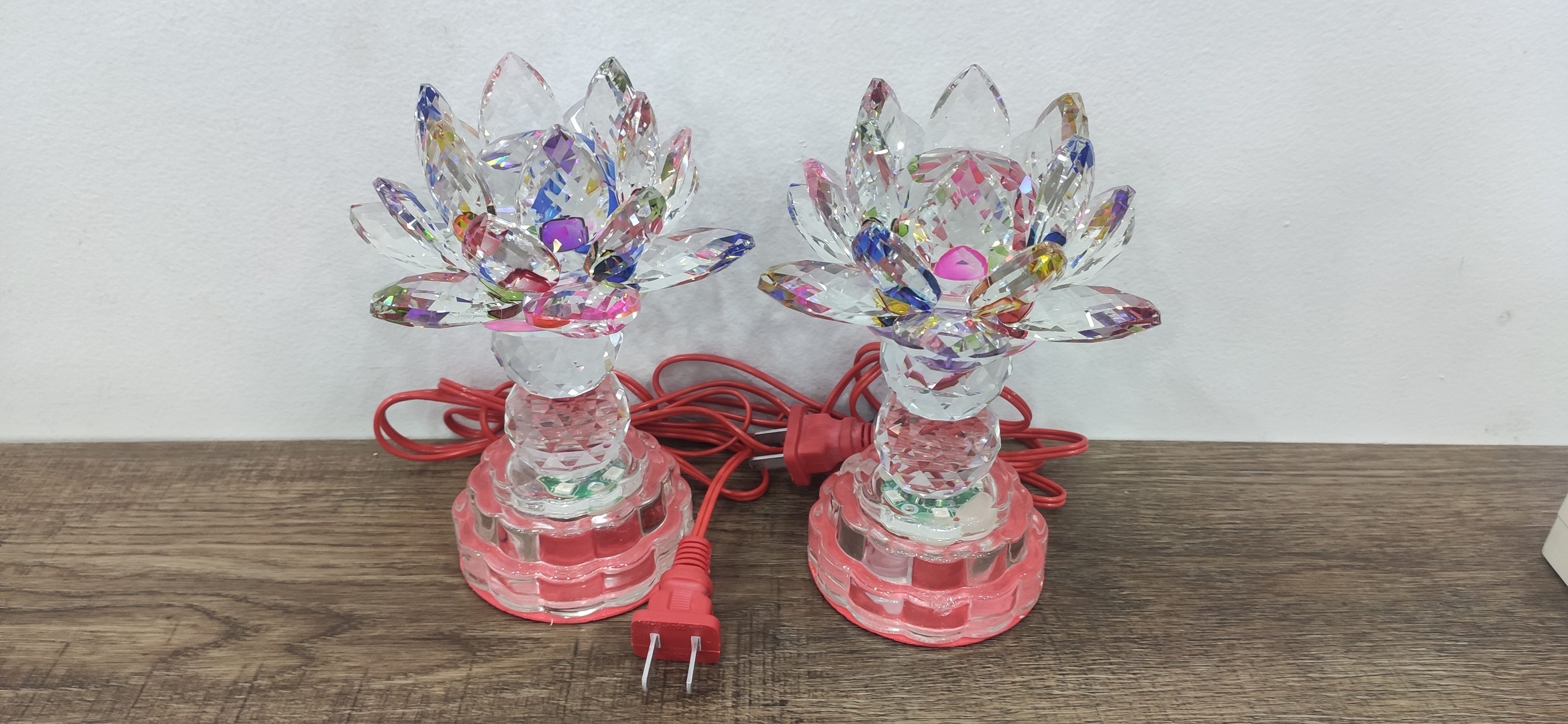Bộ 2 chiếc đèn thờ hoa sen pha lê đổi màu, cắm điện - 502 - D8/12 x H16 cm