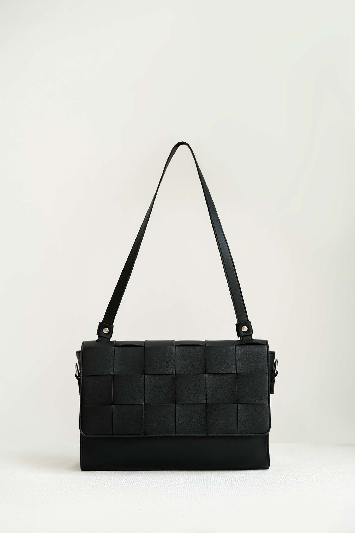 OLV - Túi Black Woven Shoulder Bag