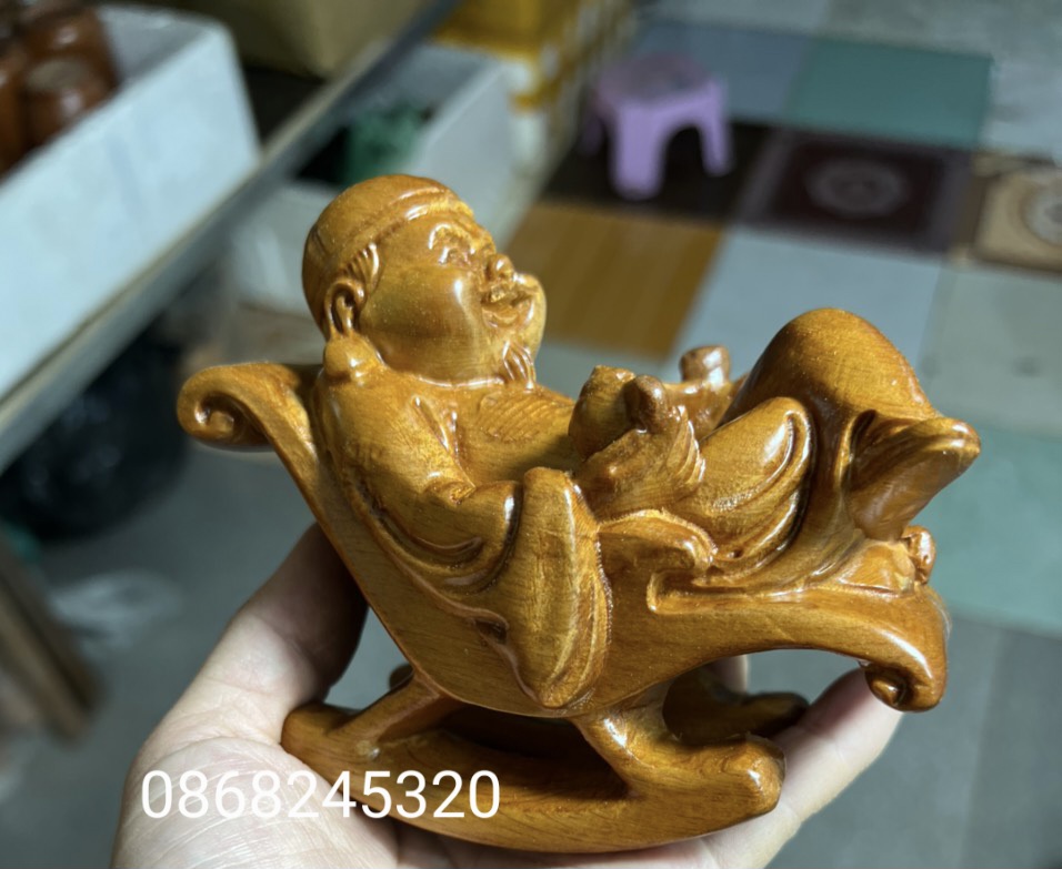 Tượng ông thương gia bằng gỗ bách xanh thơm nức kt 15×7×8cm