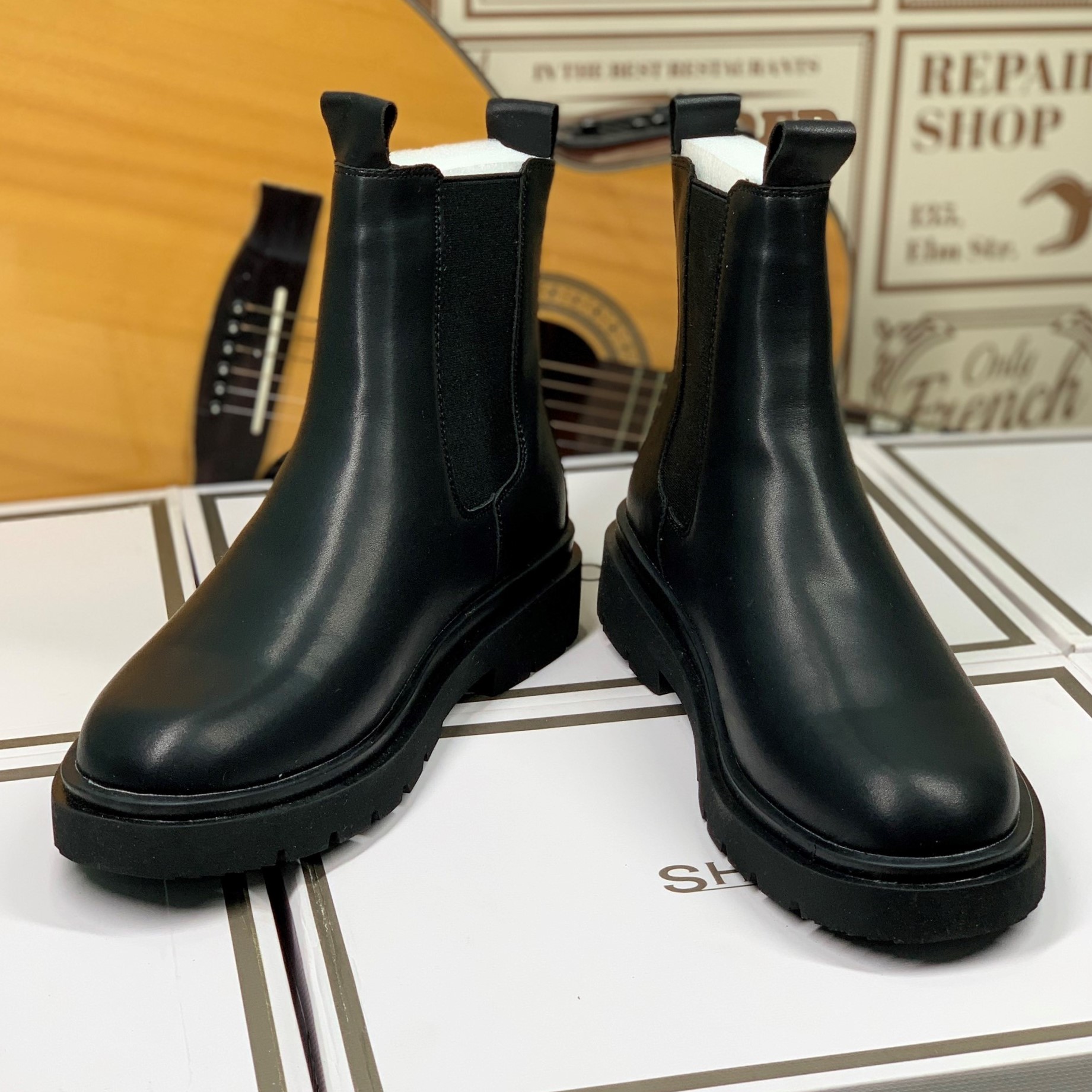 Giày Chelsea Boots Nam Cổ Lửng Cao Cấp, Phong Cách Hiện Đại, Trẻ Trung, Sang Trọng