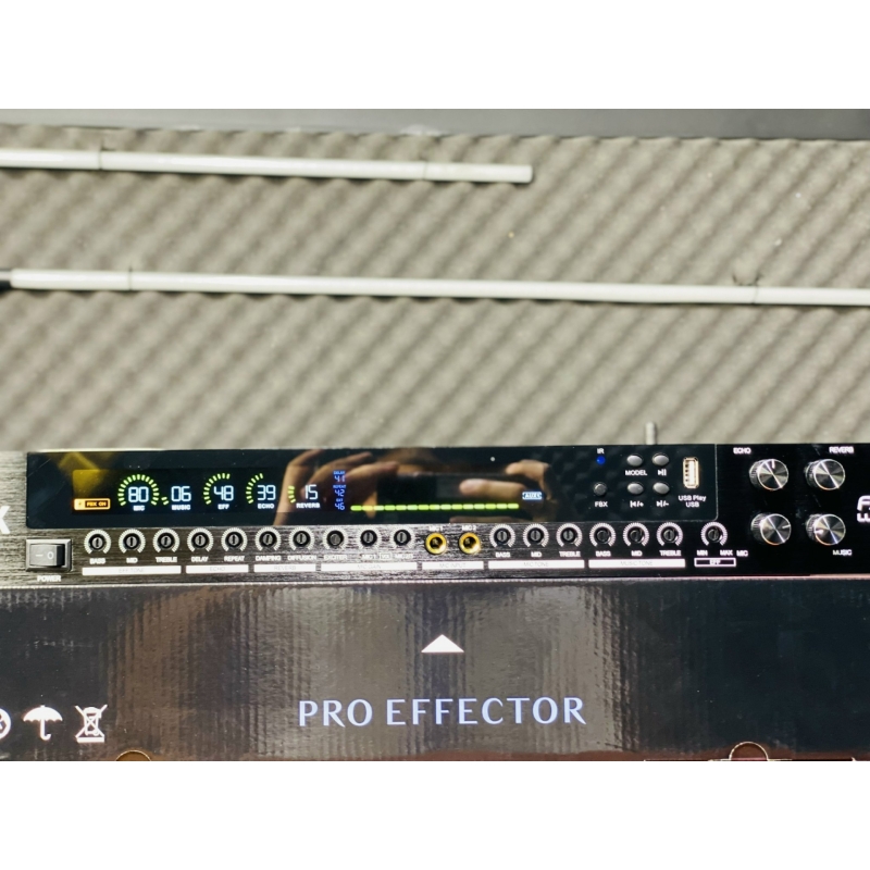 Vang Cơ Karaoke MTMAX FX90 Plus RV - 3 Chế Độ Effect Tiện Lợi Điểm nổi bật của Vang Cơ FX90 là chế độ reverb mới, giúp xử lý giọng hát trở nên ngọt ngào và luyến láy hơn, mang lại cảm giác chân thực cho người dùng khi sử dụng HÀNG CHÍNH HÃNG
