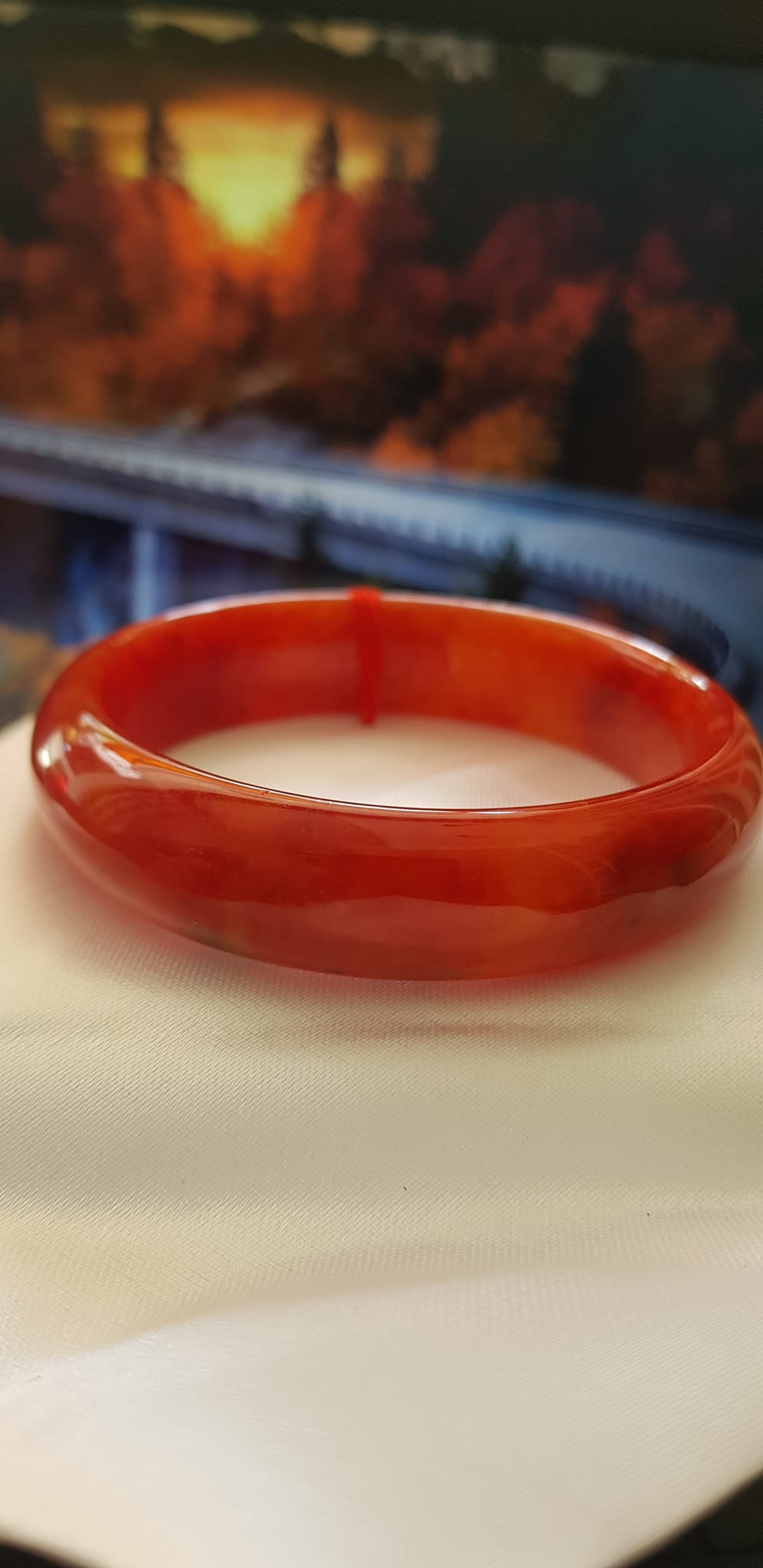 Vòng tay phong thuỷ Đá Cẩm Thạch mới Bản Hẹ Đỏ 58mm x cao 15mm x dầy 7mm Vòng màu đỏ cam tươi bóng đẹp chuẩn hợp nữ mệnh hỏa mệnh thổ Nữ nặng 56kg - 66kg đeo đẹp ạ