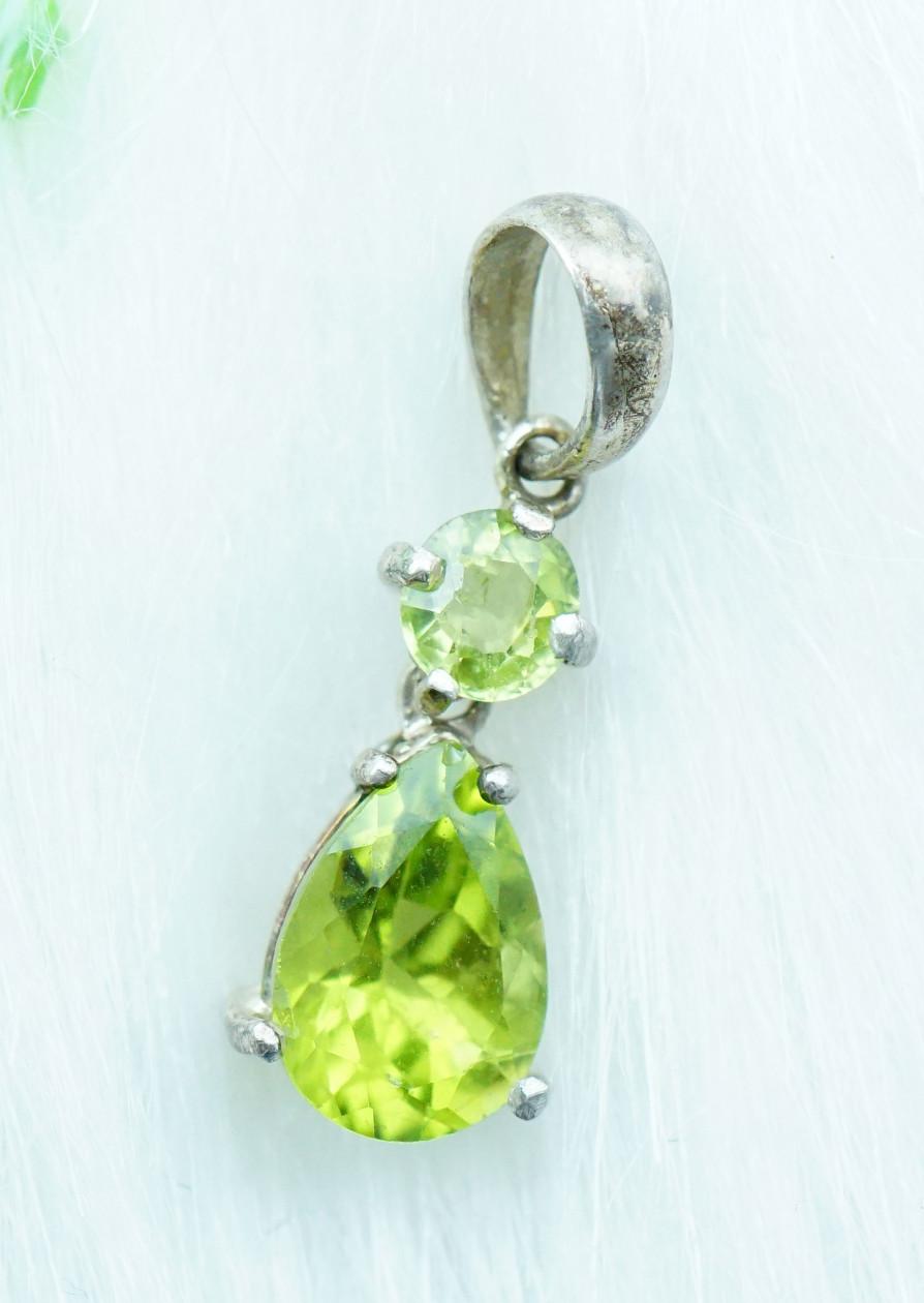 Mặt dây chuyền đá Peridot xanh lá tự nhiên kiểu giọt nước