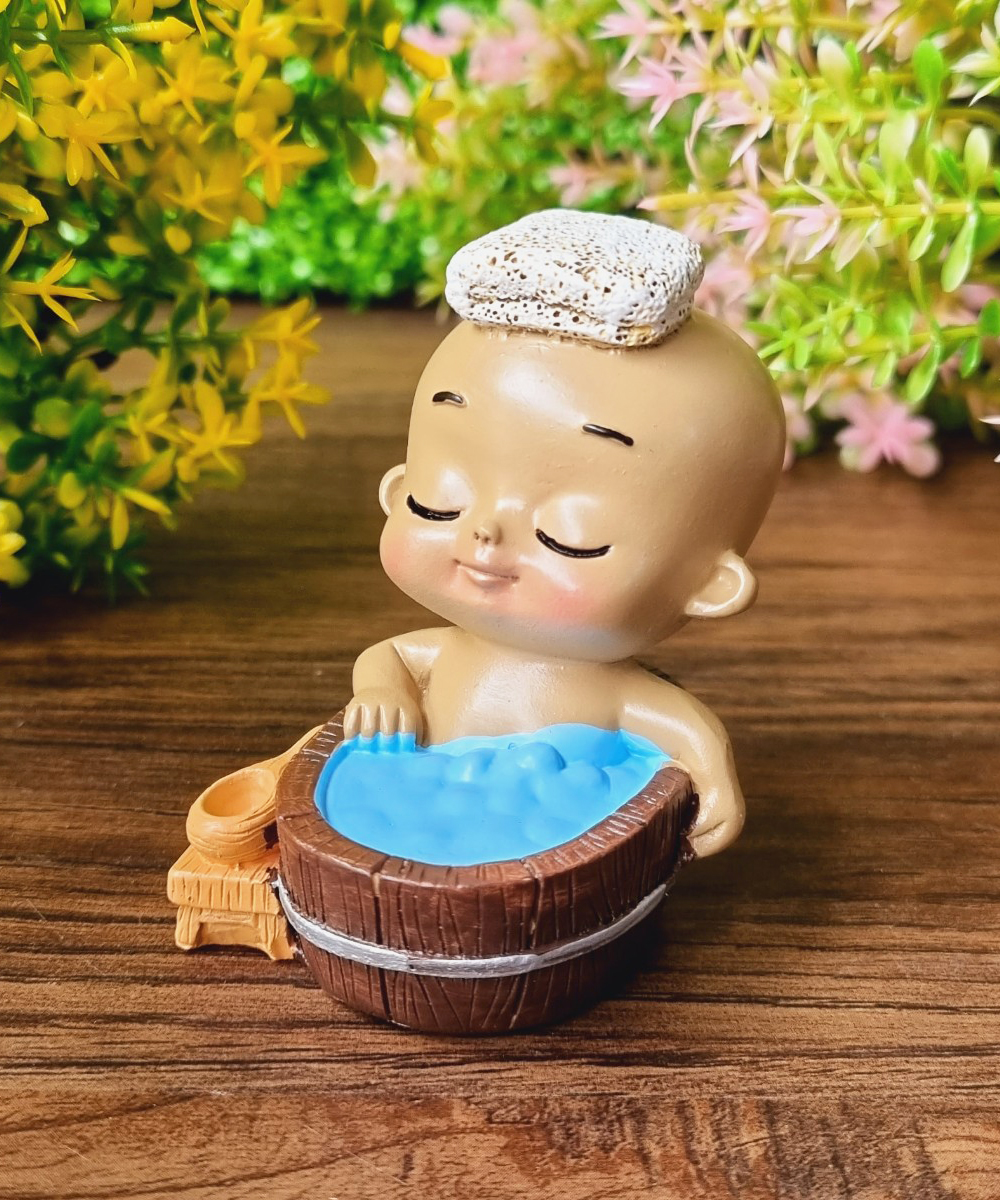 Tượng chú tiểu áo nâu nhí 7cm mẫu đi tắm cực kỳ đáng yêu