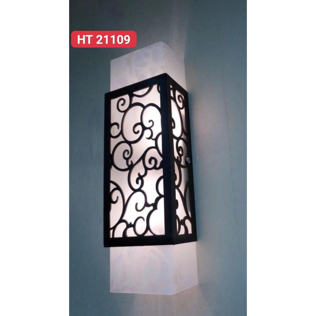 Đèn tường hắt hình chữ nhật hai đầu, chao thủy tinh cao cấp HT21