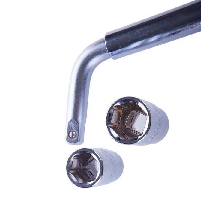 Cần siết đầu tuýp 1/2 inch mở lốp Ôtô chữ L Sata 09531