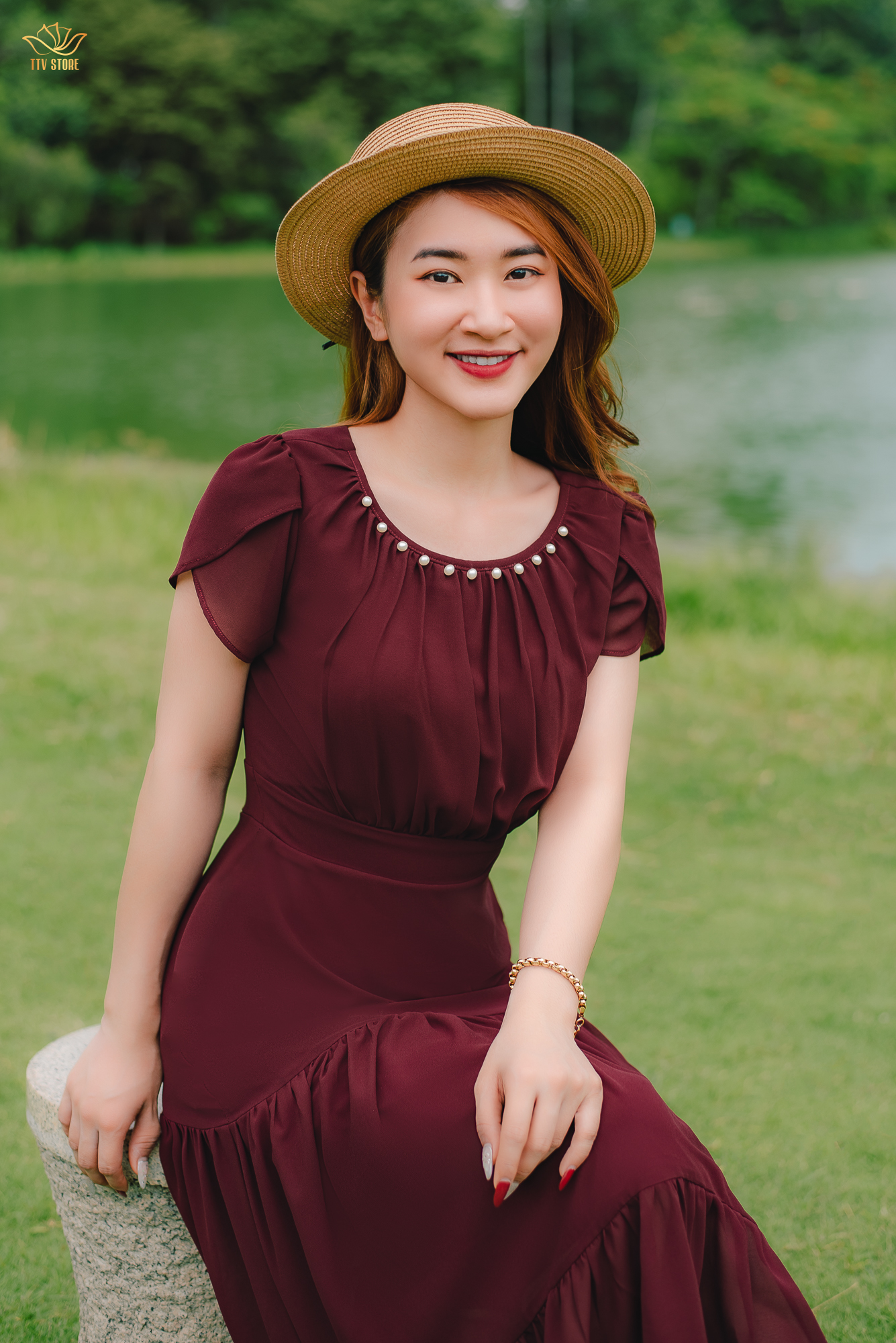 Đầm Maxi thiết kế trung niên dáng dài thanh lịch Cổ tròn kết ngọc tay búp màu Đỏ mận TTV STORE TTV1384