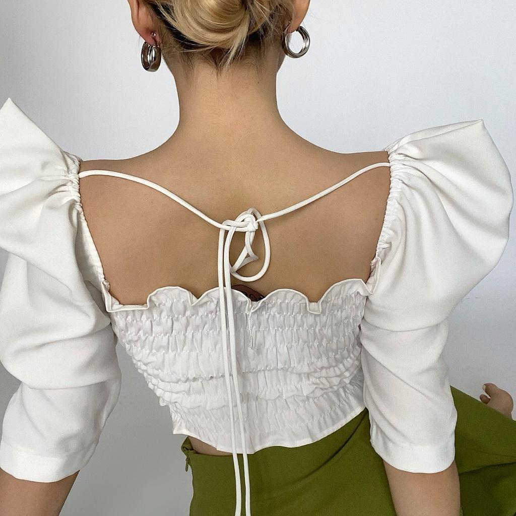 KIOBI – Áo kiểu Ari form croptop ôm cúp ngang ngực, tay phồng lửng nhún thun cổ điển, vải cotton Thái trắng - KIA2061T