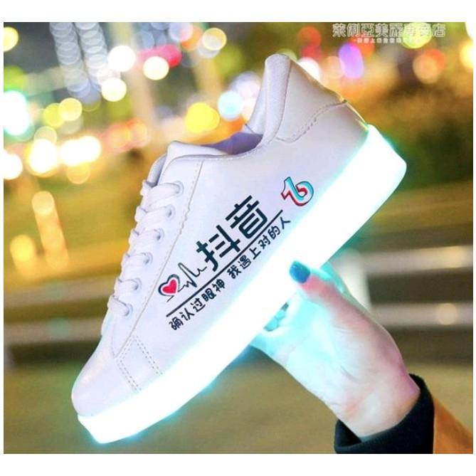 Giày phát sáng màu trắng chữ hàn nhịp tim (Nam-Nữ) phát sáng 7 màu 11 chế độ đèn led