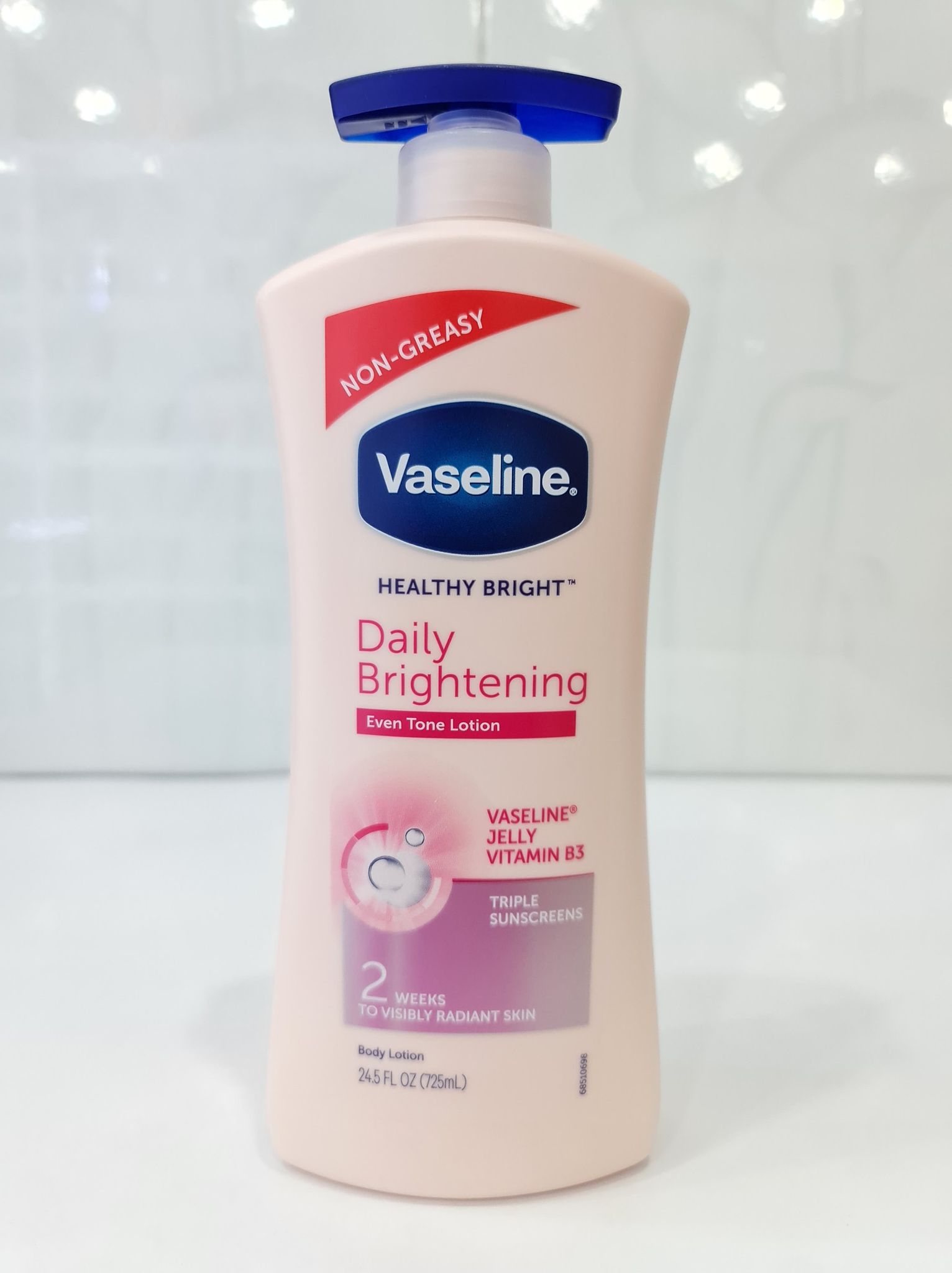 Sữa dưỡng thể Vaseline dưỡng trắng da 725ml