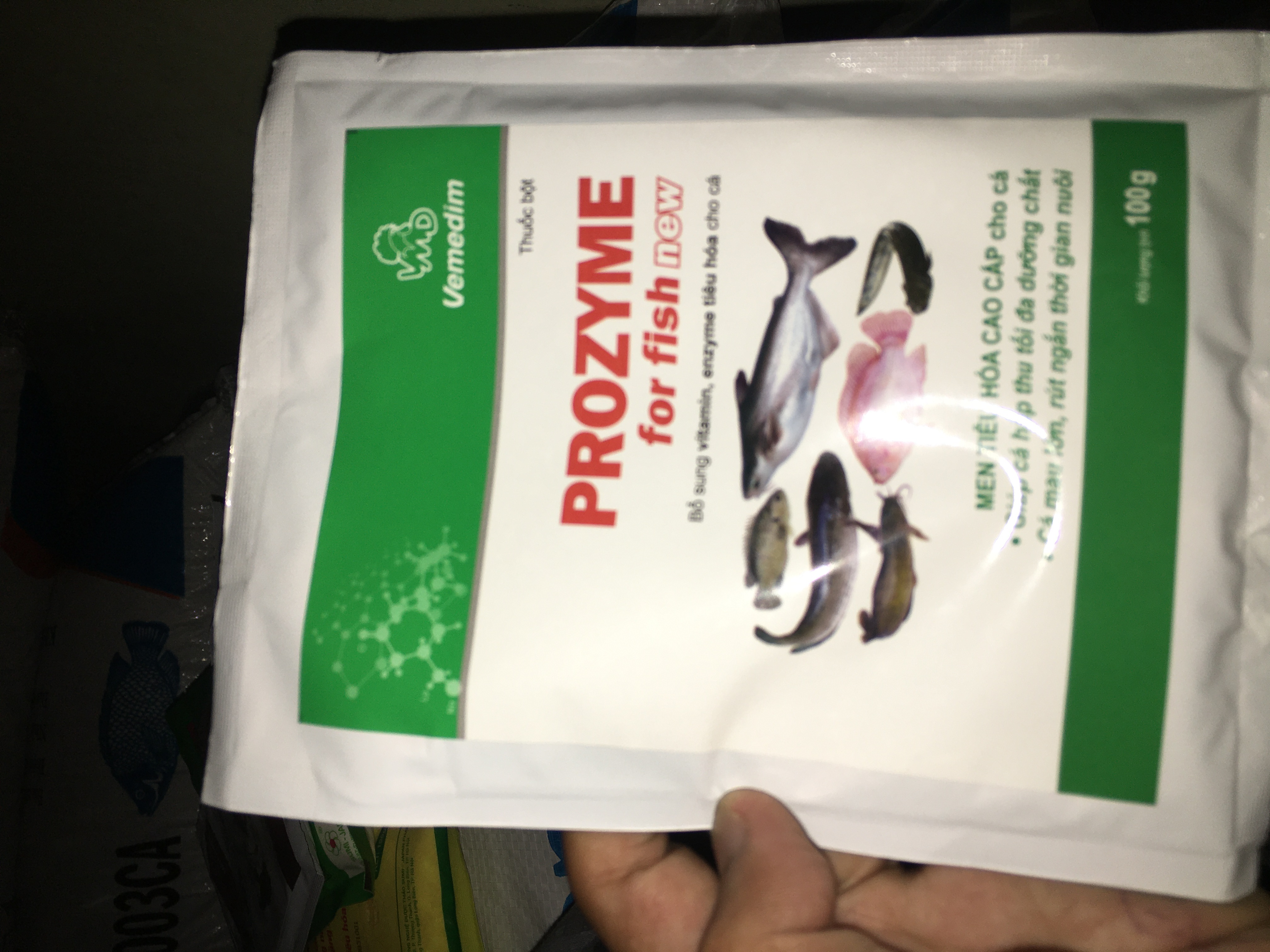 Prozyme for fish new men tiêu hoá cho cá , giúp cá hấp thụ nhiều dưỡng chất , ,giúp cá mau lớn khoẻ mạnh dùng cho cá lóc, cá basa, cá kèo ... vêmdim