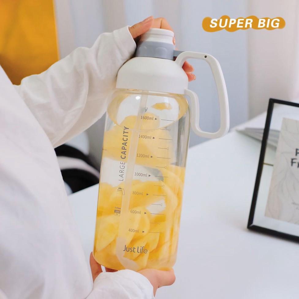 Bình Nước Thể Thao Tập Gym Bằng Nhựa Có Tay Cầm Và Ống Hút Size Lớn 1800ml - shop8868