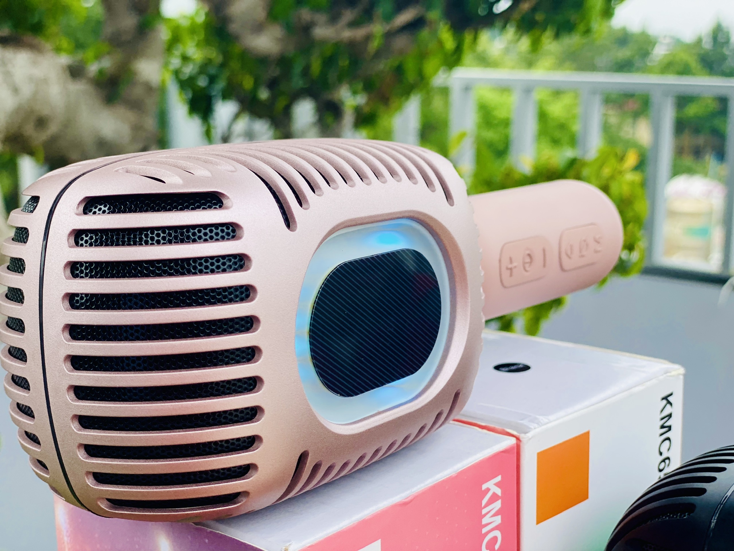 Micro Karaoke Kết Hợp Loa KMC650 - Kết Nối Bluetooth, Vui Hát Mọi Lúc, Mọi Nơi! Người Bạn Đồng Hành Tuyệt Vời Cho Những Buổi Tiệc, Hàng Chính Hãng