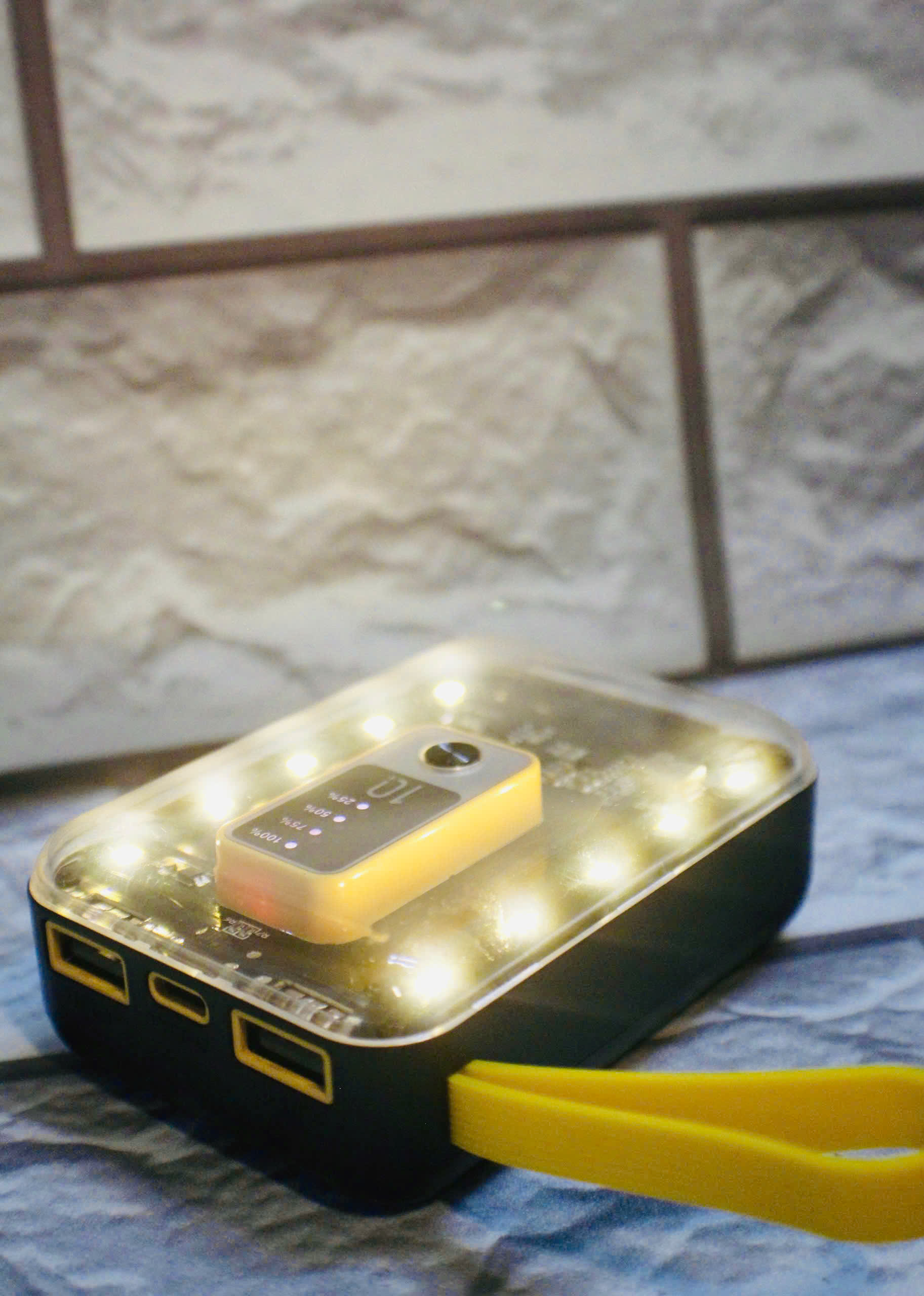 Pin Sạc Dự Phòng Trong Suốt Linrui LR016 Chuẩn 10000mAh Nhỏ Gọn, Đèn LED - Hàng Chính Hãng