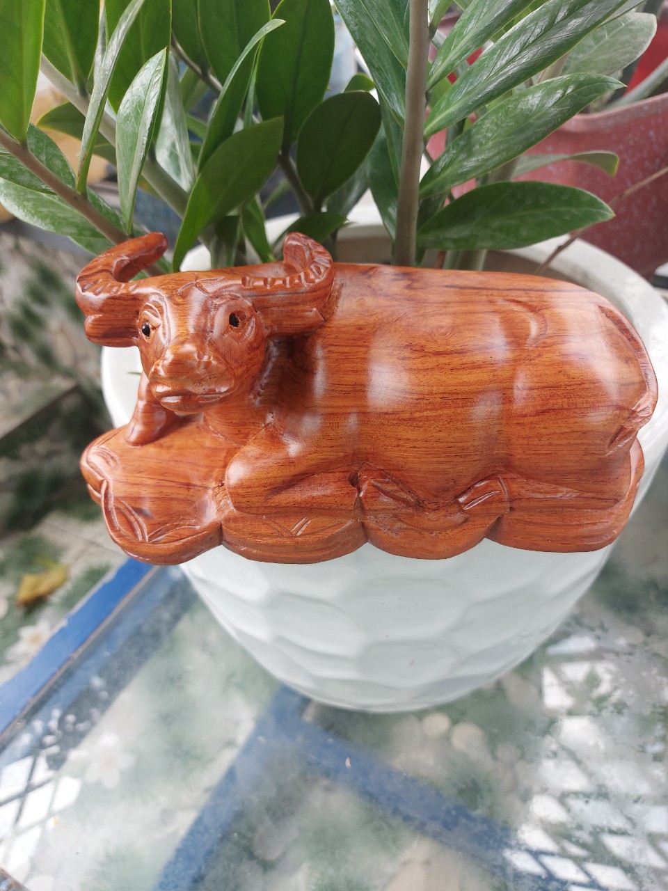 Tượng con Trâu bằng gỗ hương nguyên khối ngang 20 cm