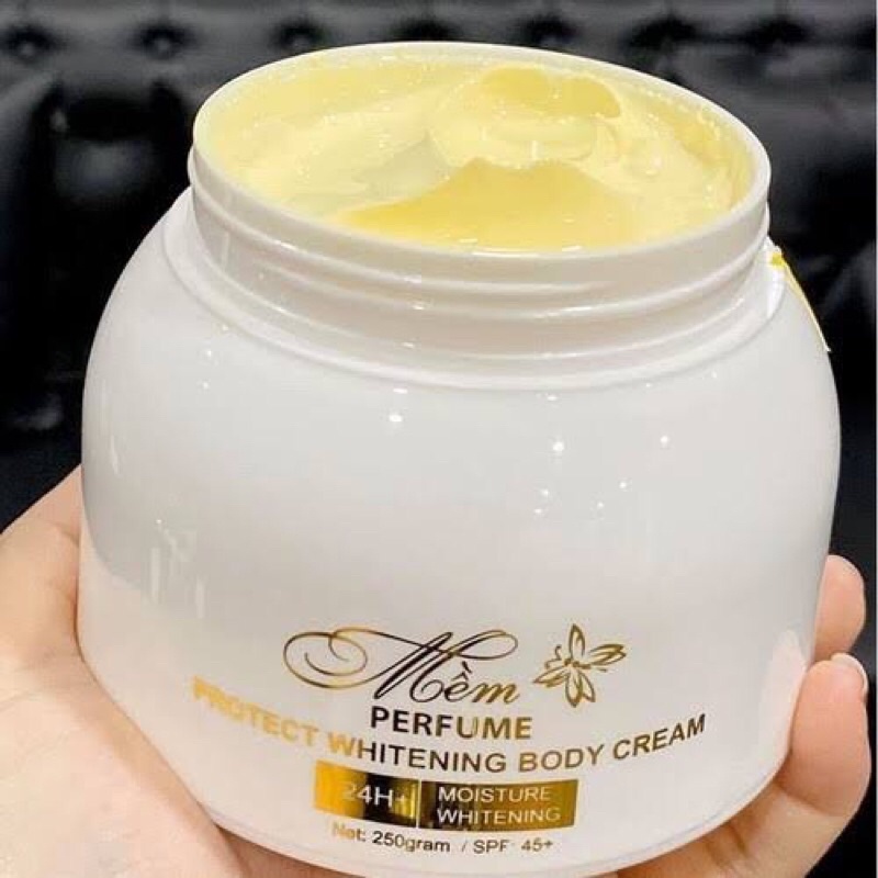 KEM BODY MỀM NƯỚC HOA WHITENING BODY CREAM A COSMETICS GIÚP DA BẬT TÔNG RÕ RỆT SAO 7 - 10 NGÀY SỬ DỤNG