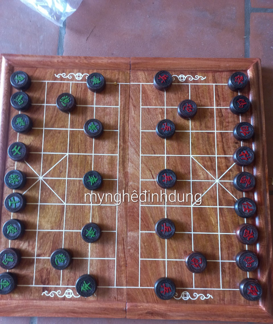 Bộ bàn cờ tướng  bằng gỗ hương đá 50x50x3.5cm +quân cò gỗ trắc đỏ đen đẹp long lanh kt 4.0x1.5cm