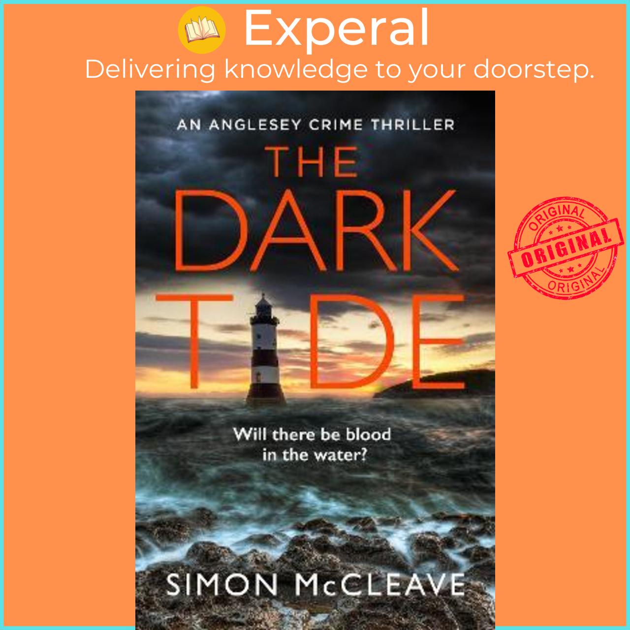 Sách - The Dark Tide by Simon McCleave (UK edition, paperback)