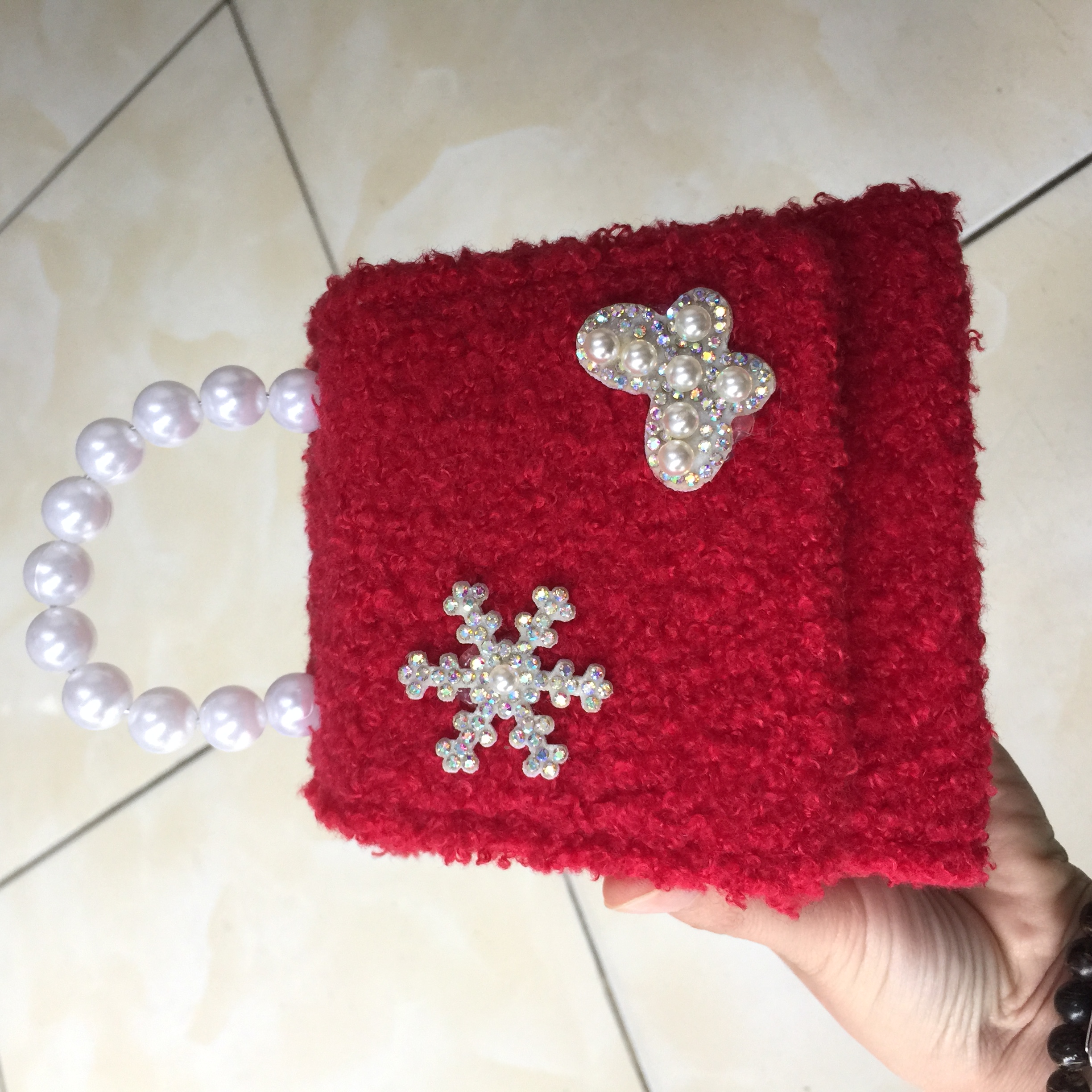 Túi Đeo Chéo Bé Gái Dạ Màu Đỏ Nhiều Hoạ Tiết Mixi Kids TUI0001B