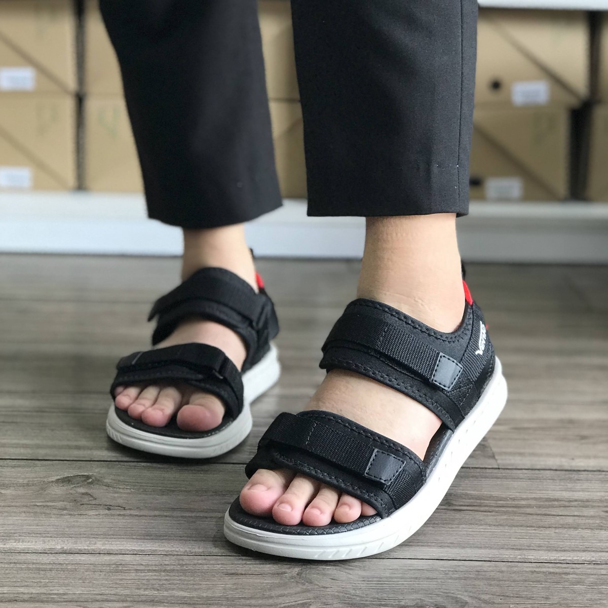 Giày sandal nữ siêu nhẹ hiệu Vento thích hợp mang đi học NB81B