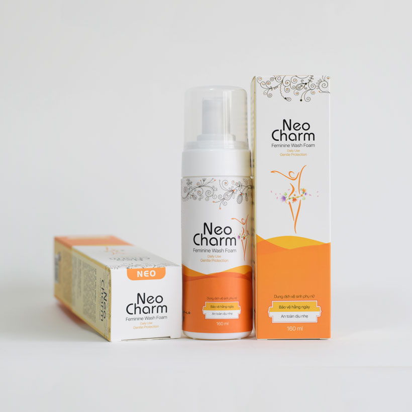 Dung dịch vệ sinh phụ nữ dạng xịt bọt cải tiến mới NEOCHARM 160ml