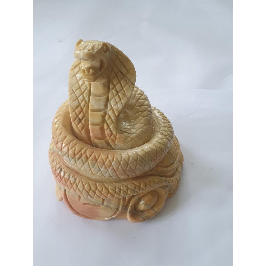 Tượng rắn đá cà rốt trong bộ 12 con giáp