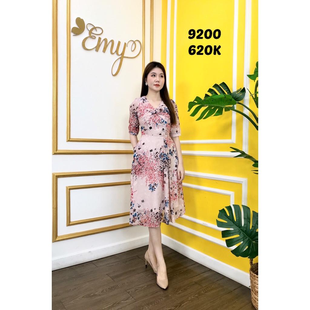 Đầm EMY EM9200 Cổ V Xoắn Ngực