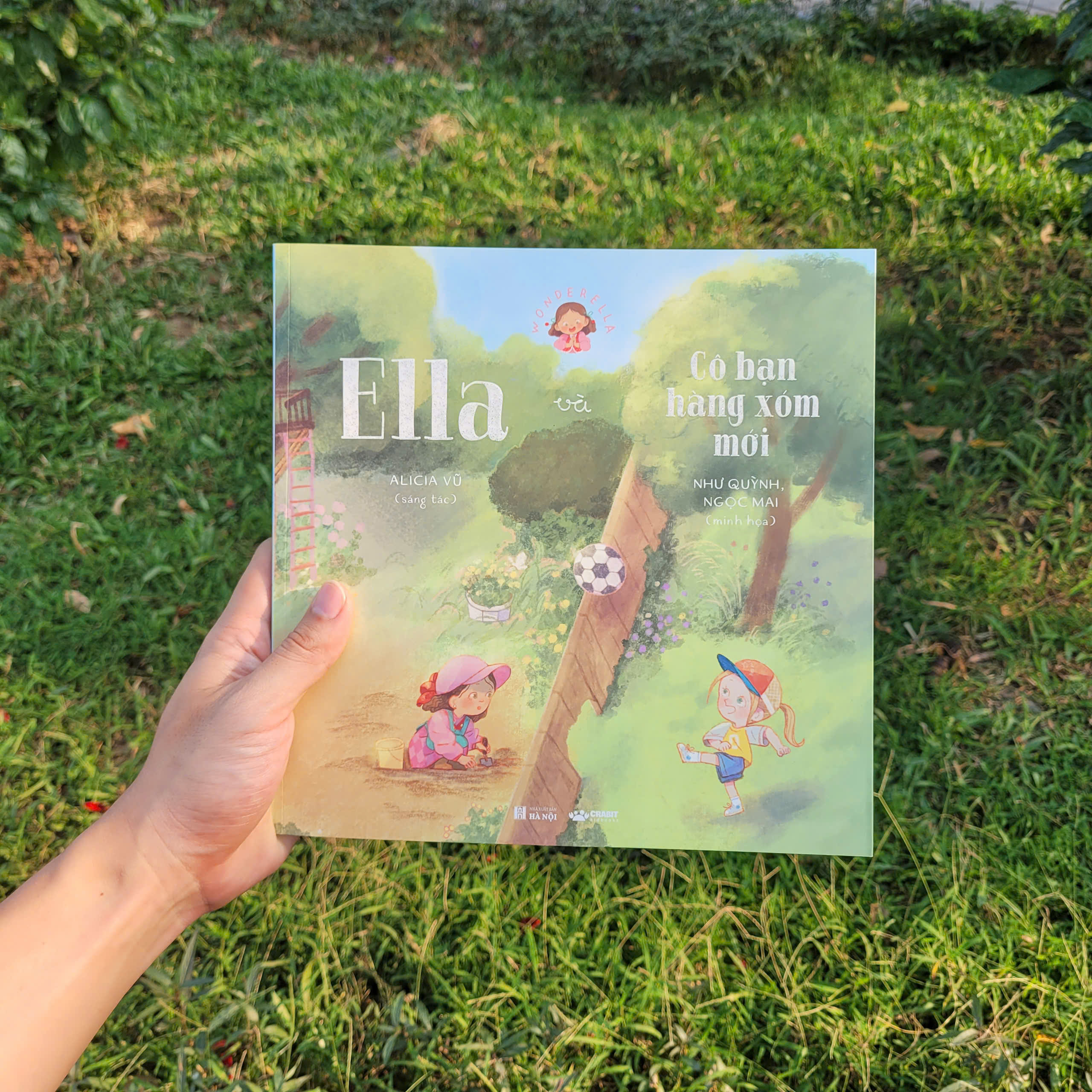 [SÁCH QUỐC GIA] (Tặng túi tote, trọn bộ 4 tập) WONDERELLA: Ella và cô bạn hàng xóm mới; Ella và cậu bạn bác học khó ưa; Ella và cây kem khổng lồ; Ella và cánh cửa bí mật - Alicia Vũ - Như Quỳnh, Ngọc Mai minh họa – Crabit Kidbooks