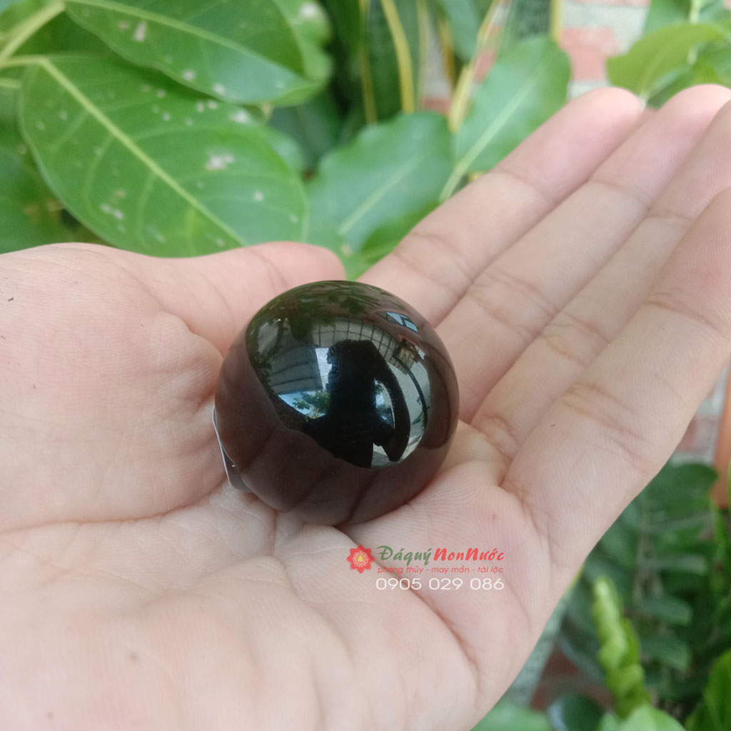 Quả cầu đá Obsidian năng lượng phong thủy màu đen 3cm