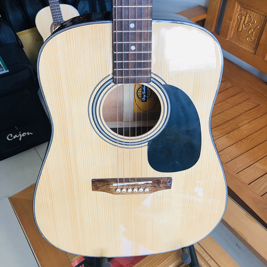 Đàn guitar classic model DD120X có EQ 7545R cho ra âm thanh tốt dành cho bạn tập chơi và sử dụng lâu dài